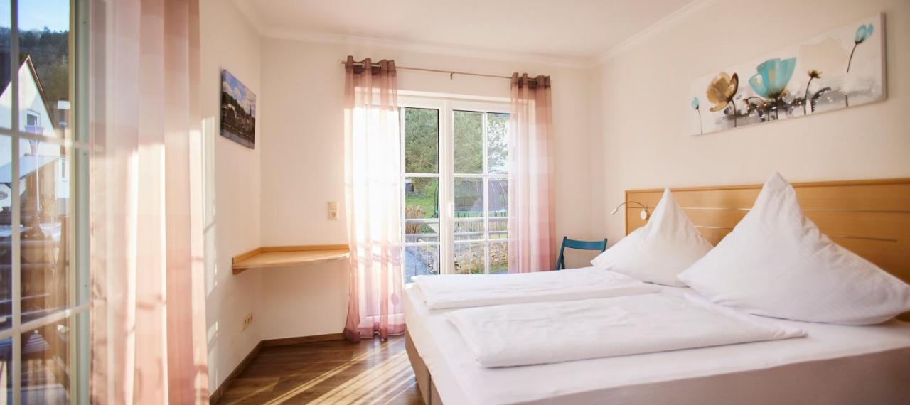 Hotel Weinhaus Lenz Briedern Esterno foto