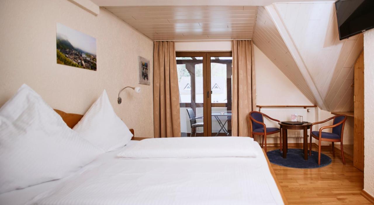 Hotel Weinhaus Lenz Briedern Esterno foto