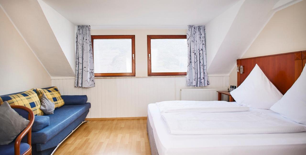 Hotel Weinhaus Lenz Briedern Esterno foto